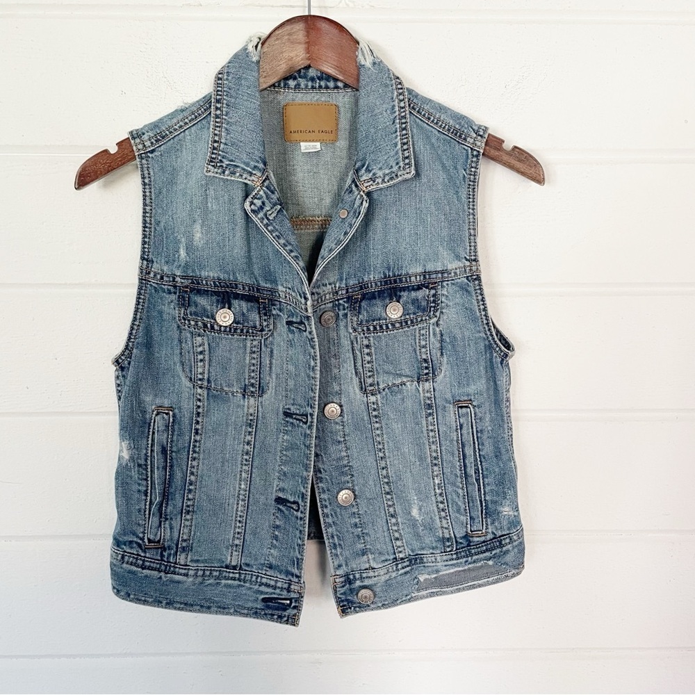 American Eagle Women’s Distressed Denim Vest Size XS